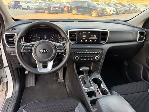 Used 2022 Kia Sportage LX AWD/4WD image 17