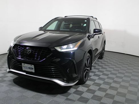 Used 2022 Toyota Highlander XSE image 4