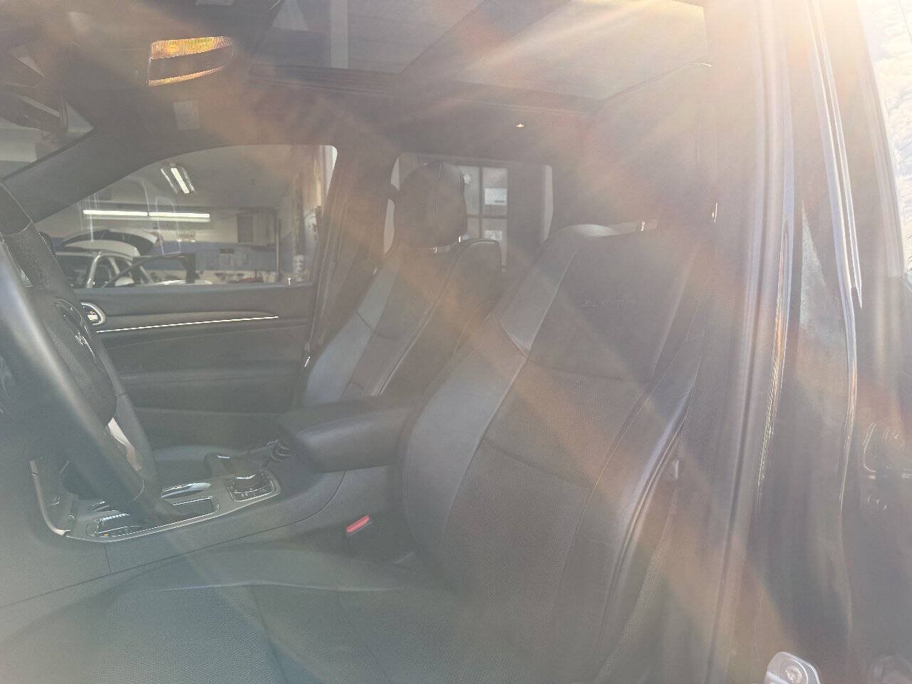 Used 2016 Jeep Grand Cherokee Summit w/ Skid Plate Group AWD/4WD image 13