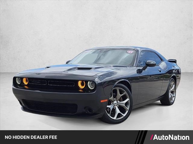 Used 2017 Dodge Challenger SXT RWD image 1