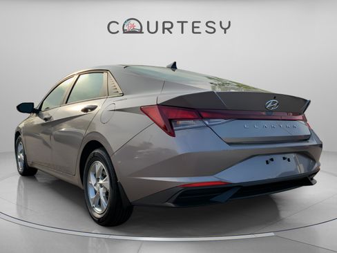 Certified 2023 Hyundai Elantra SE image 2