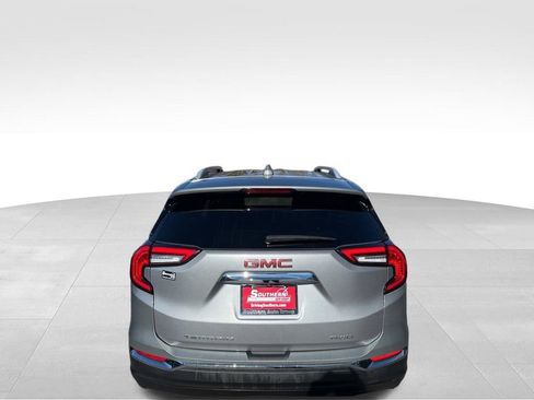 Used 2024 GMC Terrain SLT image 11