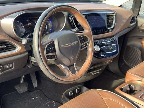 Used 2017 Chrysler Pacifica Limited w/ Advanced Safetytec Group FWD image 8