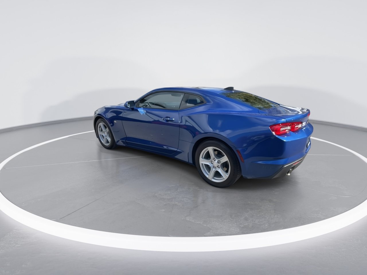 Used 2023 Chevrolet Camaro LT RWD image 13