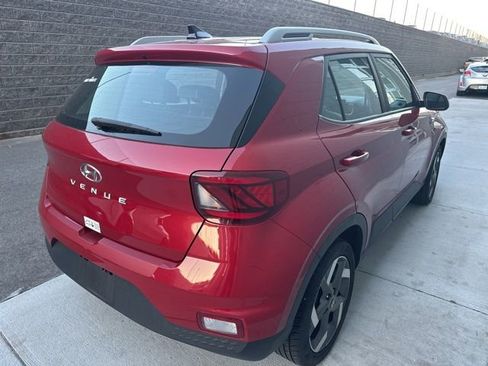 Certified 2022 Hyundai Venue Limited w/ Cargo Package image 6