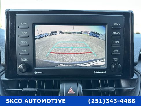 Used 2021 Toyota RAV4 XLE Premium image 16