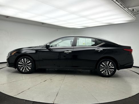 Used 2023 Nissan Altima 2.5 SV AWD/4WD image 2