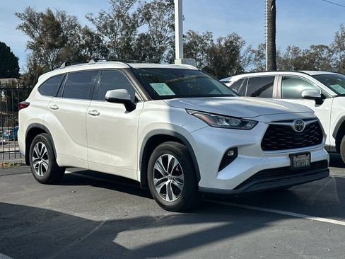 Used 2020 Toyota Highlander XLE FWD image 4