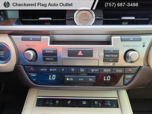 Used 2017 Lexus ES 350 w/ Luxury Package image 18