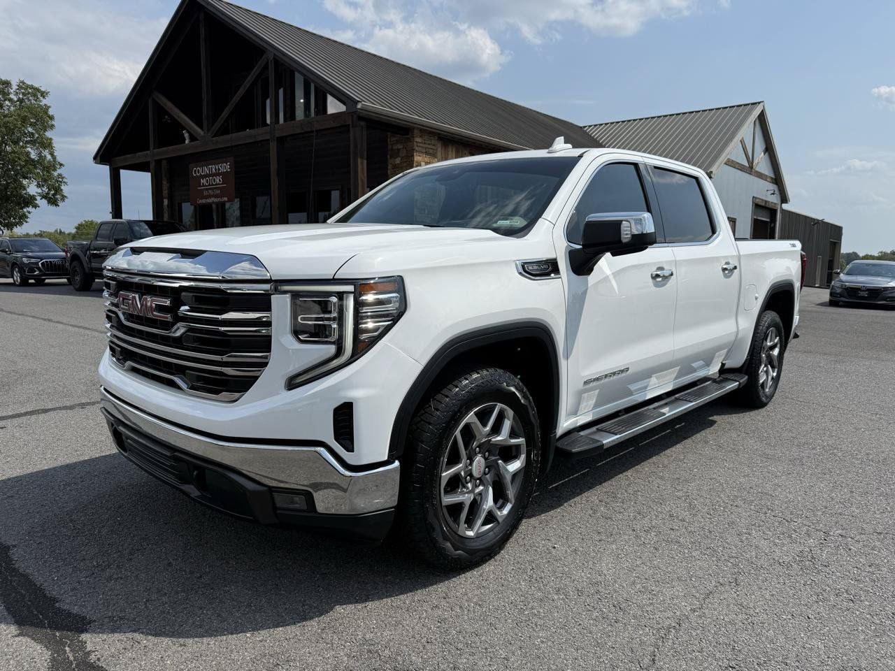 Used 2022 GMC Sierra 1500 SLT w/ SLT Premium Package AWD/4WD image 2