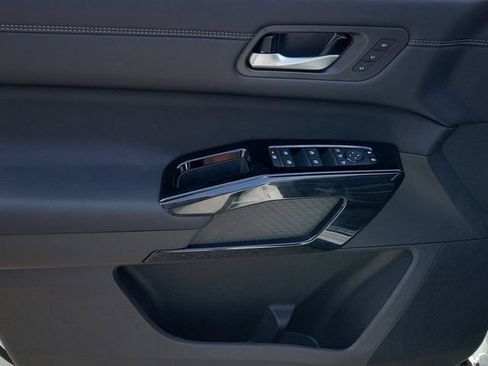 New 2026 Nissan Pathfinder Platinum FWD image 5