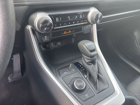 Used 2025 Toyota RAV4 XLE AWD/4WD image 10