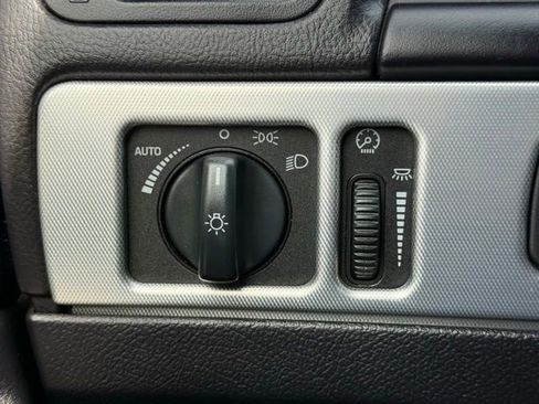 Used 2005 Ford Thunderbird RWD image 22