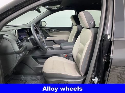 Certified 2025 Chevrolet Traverse LT image 12