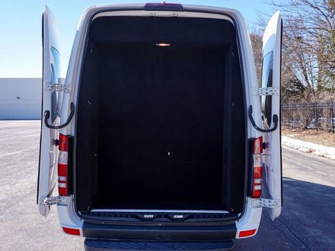 Used 2015 Mercedes-Benz Sprinter 2500 image 45