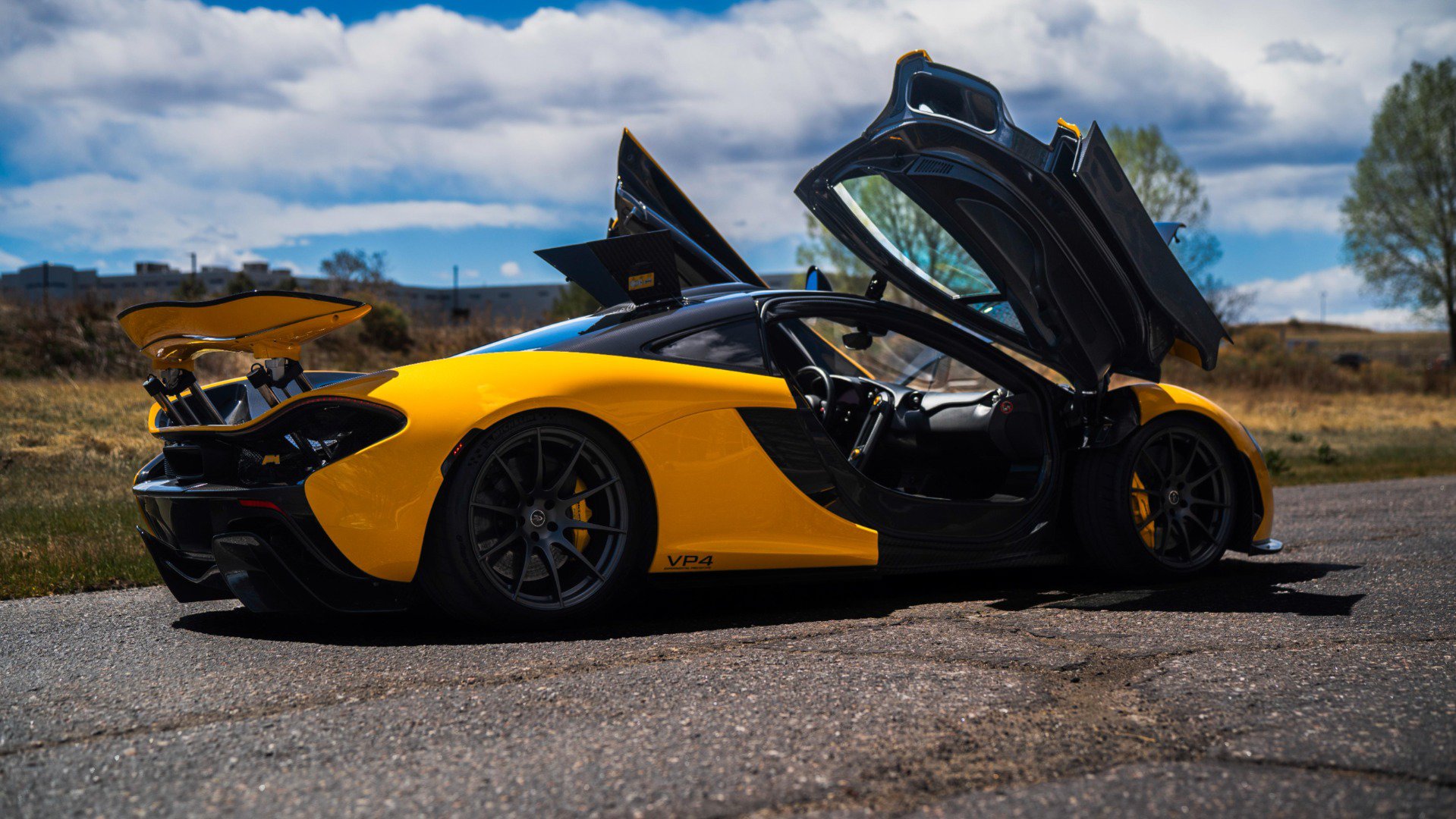 Used 2013 McLaren P1 RWD image 5