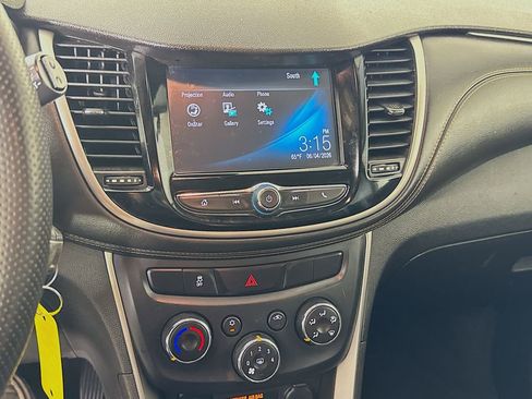Used 2017 Chevrolet Trax LT AWD/4WD image 17