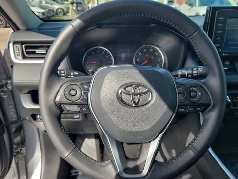 Used 2022 Toyota RAV4 XLE Premium image 19