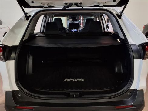 Used 2022 Toyota RAV4 XLE image 20