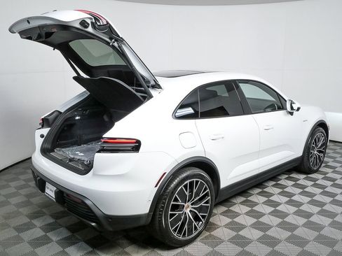 New 2026 Porsche Macan Electric image 29