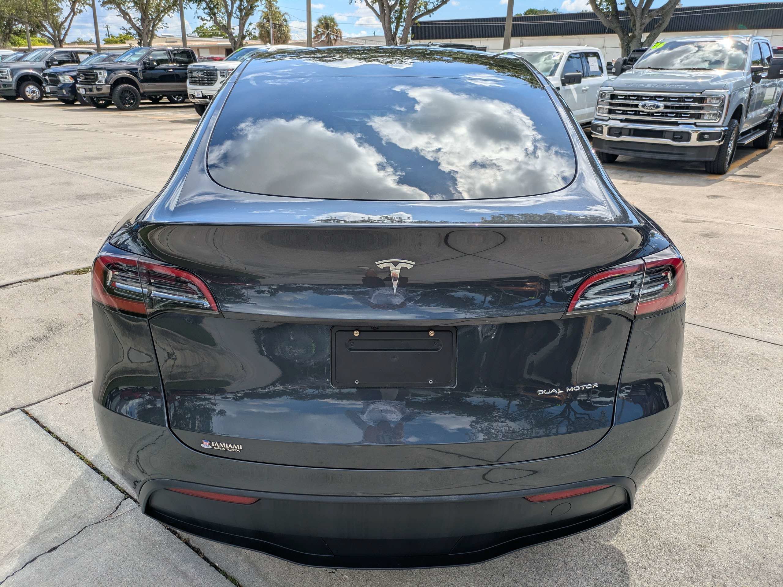 Used 2024 Tesla Model Y Long Range AWD/4WD image 5