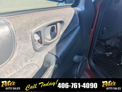 Used 2001 Chevrolet S10 Pickup LS w/ Preferred Equipment Group image 18