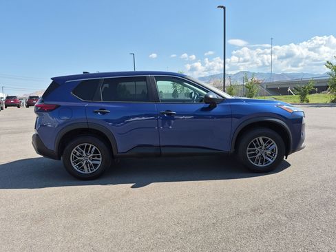 Used 2023 Nissan Rogue S AWD/4WD image 2