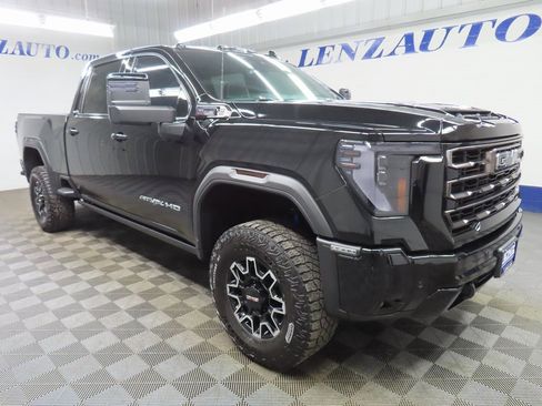 Used 2025 GMC Sierra 2500 AT4X image 3