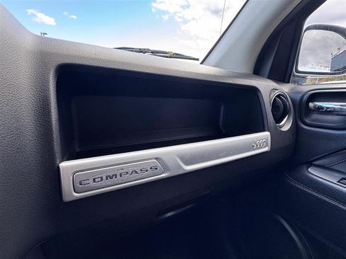 Used 2016 Jeep Compass Latitude image 10