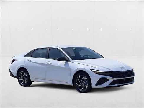 New 2025 Hyundai Elantra SEL image 6