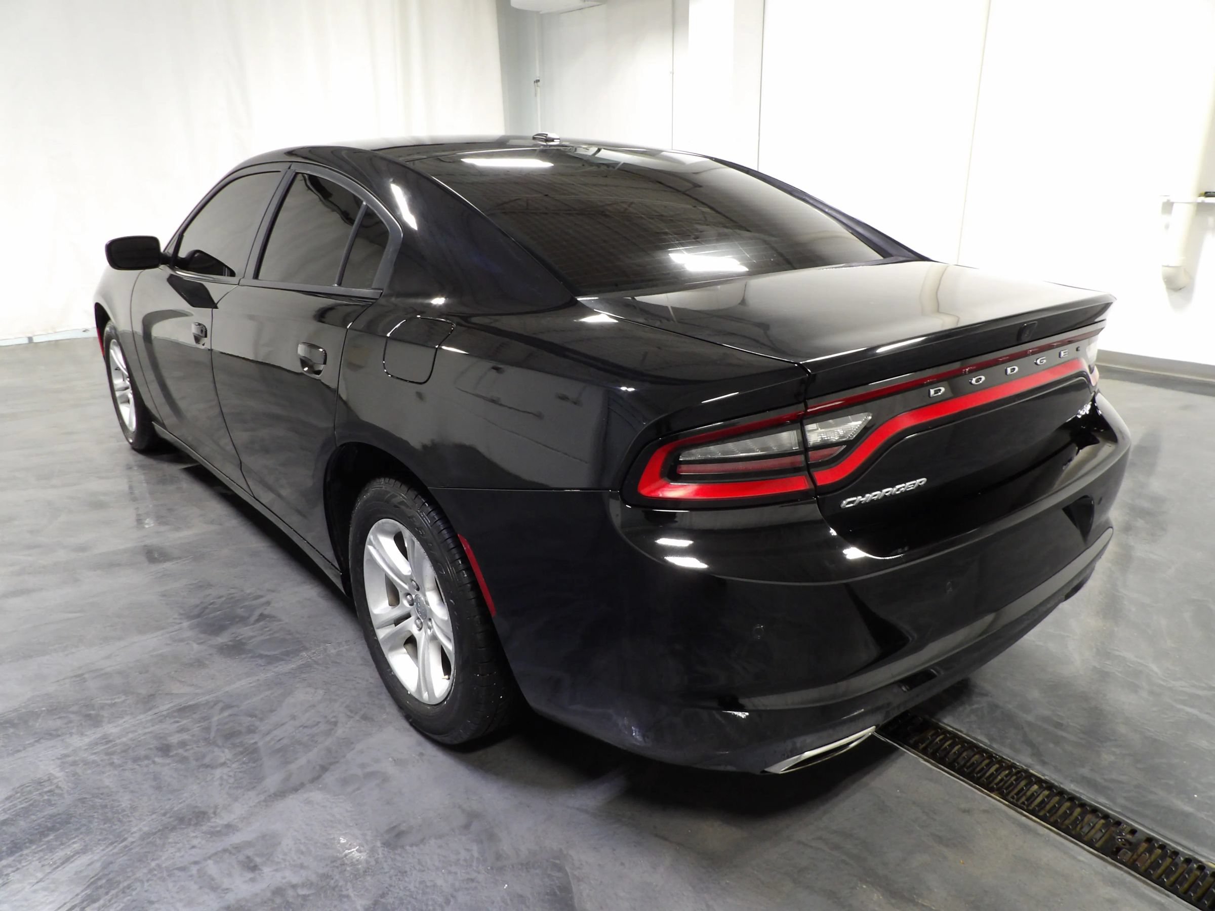 Used 2022 Dodge Charger SXT RWD image 6