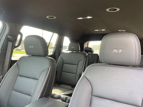 Used 2025 Buick Enclave Sport Touring w/ Power Package FWD image 53