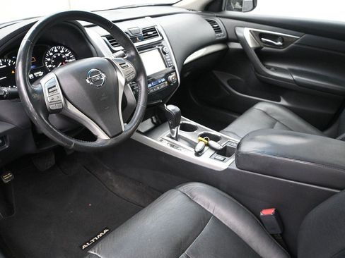 Used 2015 Nissan Altima 2.5 SL w/ Technology Package FWD image 3