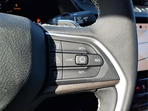 New 2026 Jeep Grand Cherokee Altitude image 17