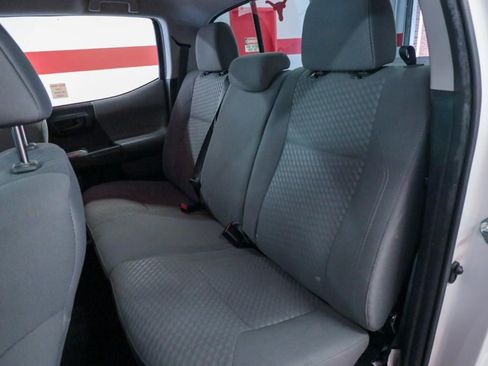 Used 2022 Toyota Tacoma SR5 RWD image 13