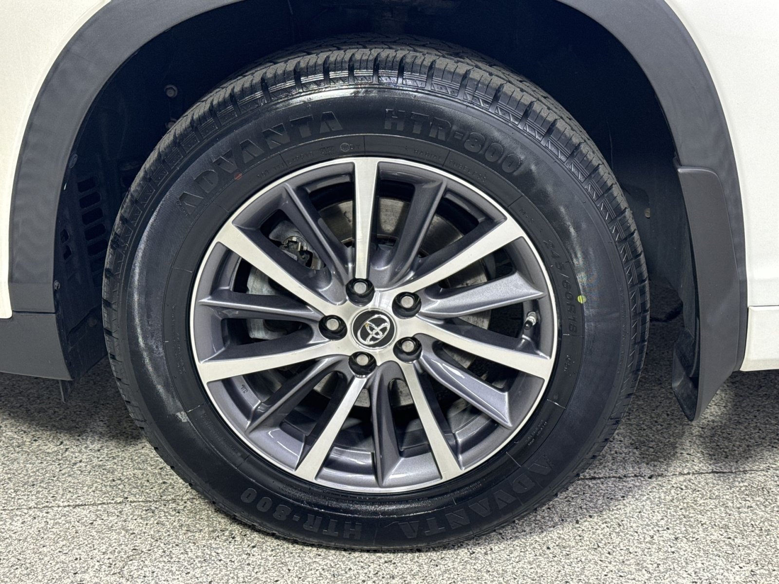 Used 2018 Toyota Highlander XLE AWD/4WD image 24
