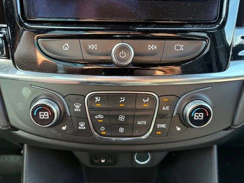 Used 2023 Chevrolet Traverse LT FWD image 20