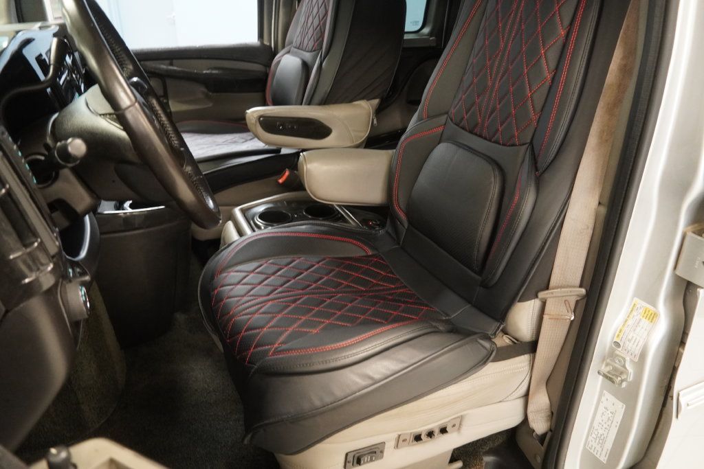 Used 2013 GMC Savana 1500 AWD image 3