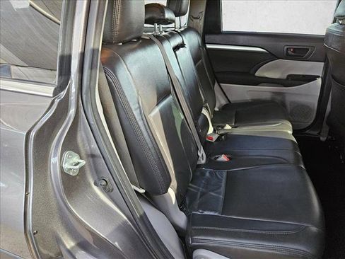Used 2018 Toyota Highlander LE FWD image 14