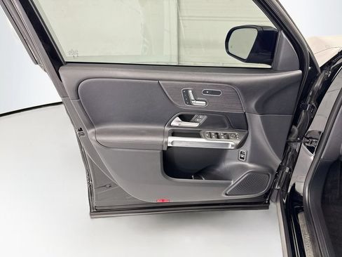 Used 2023 Mercedes-Benz GLB 250 image 23