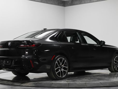 Used 2023 BMW 760i xDrive w/ Executive Package image 15