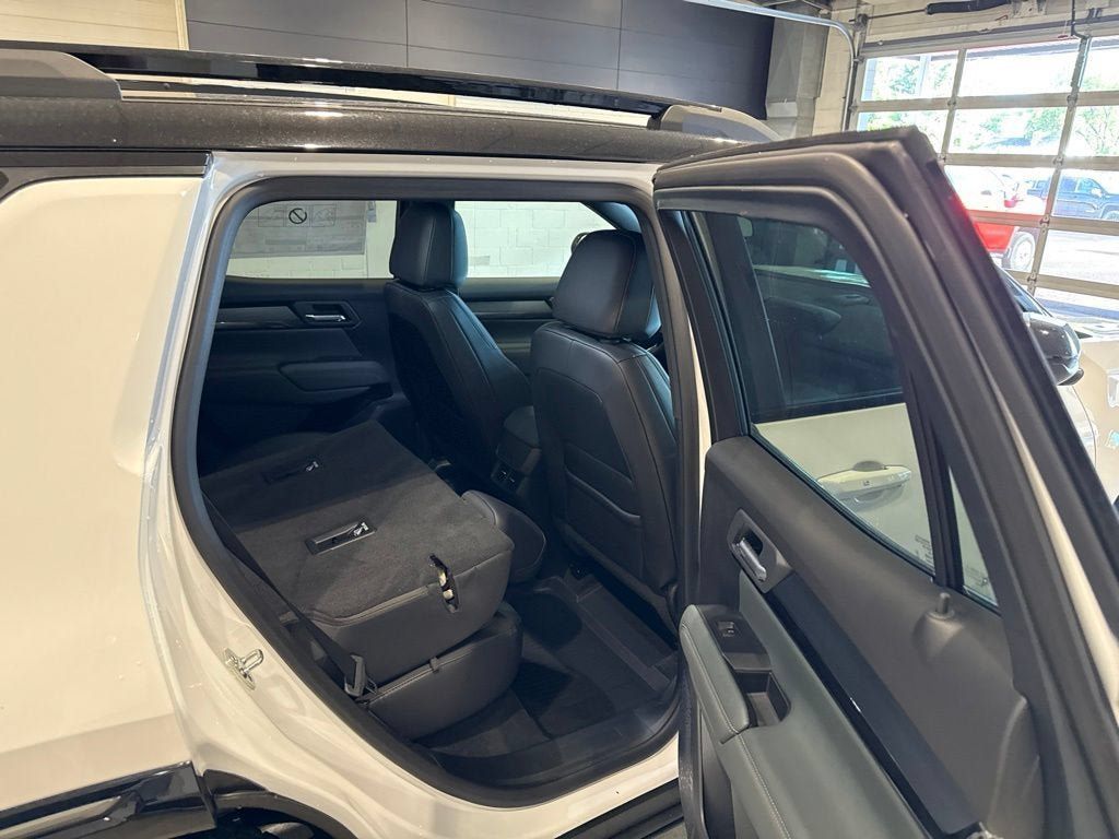 New 2026 GMC Terrain AT4 w/ LPO, Floor Liner Package AWD/4WD image 15