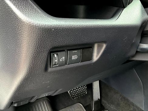 Certified 2025 Toyota RAV4 LE image 31