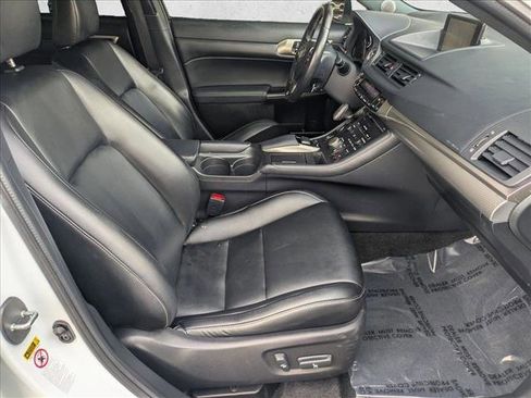 Used 2017 Lexus CT 200h image 21