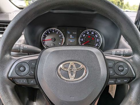 Used 2021 Toyota RAV4 LE FWD image 32