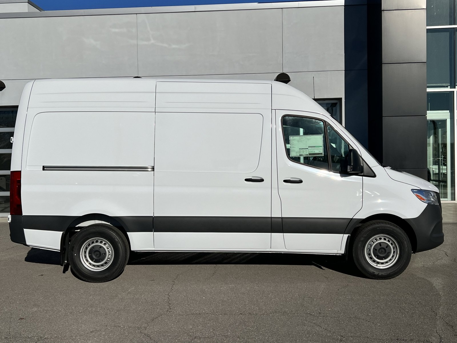 Used 2025 Mercedes-Benz Sprinter 2500 image 15