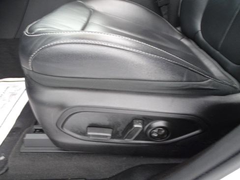 Used 2023 Jeep Grand Cherokee L Limited w/ Luxury Tech Group II image 16