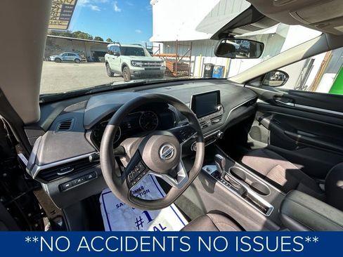 Used 2022 Nissan Altima 2.5 SV image 2