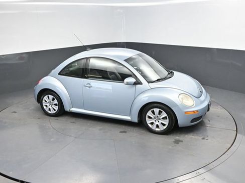 Used 2009 Volkswagen Beetle Coupe FWD image 27