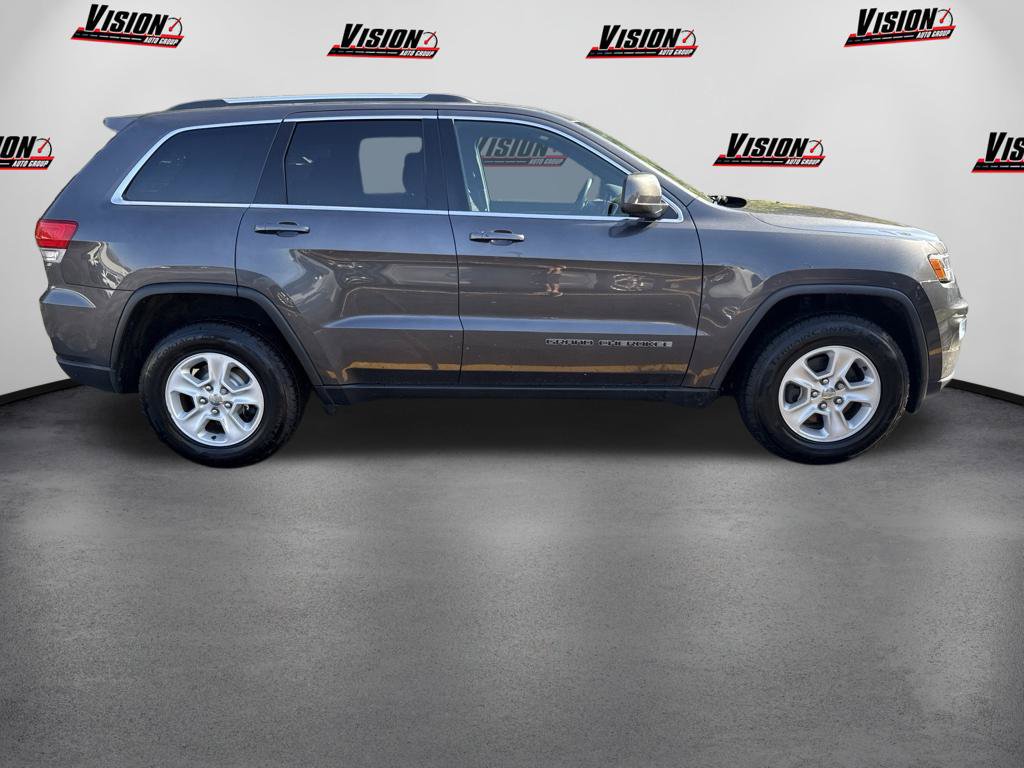 Used 2017 Jeep Grand Cherokee Laredo w/ Quick Order Package 23E AWD/4WD image 4